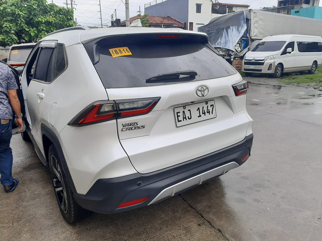 2024 Toyota Yaris Cross 1.5 V CVT SUV for sale in Parañaque (EAJ1447) – photo 3