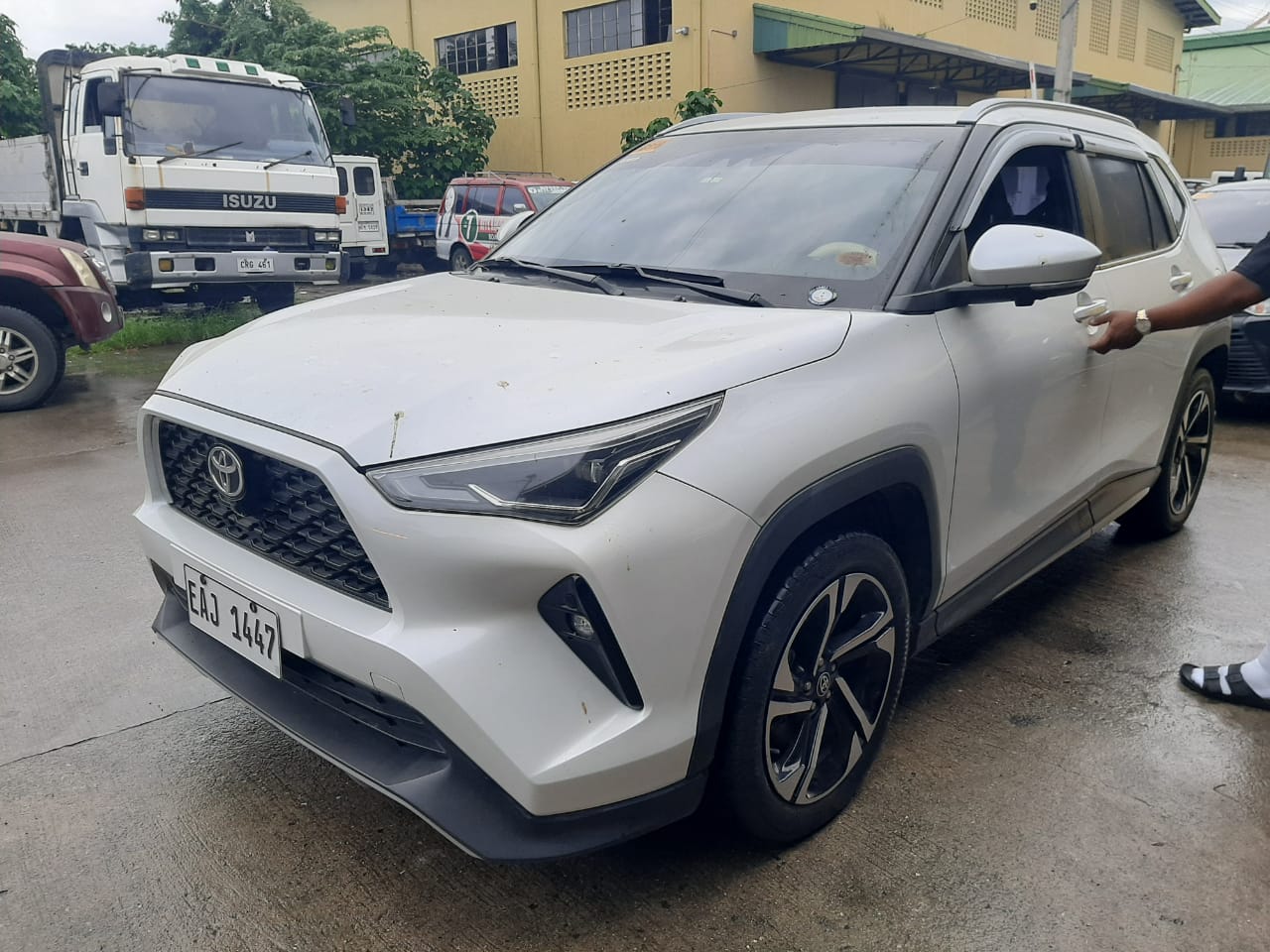 2024 Toyota Yaris Cross 1.5 V CVT SUV for sale in Parañaque (EAJ1447) – photo 5