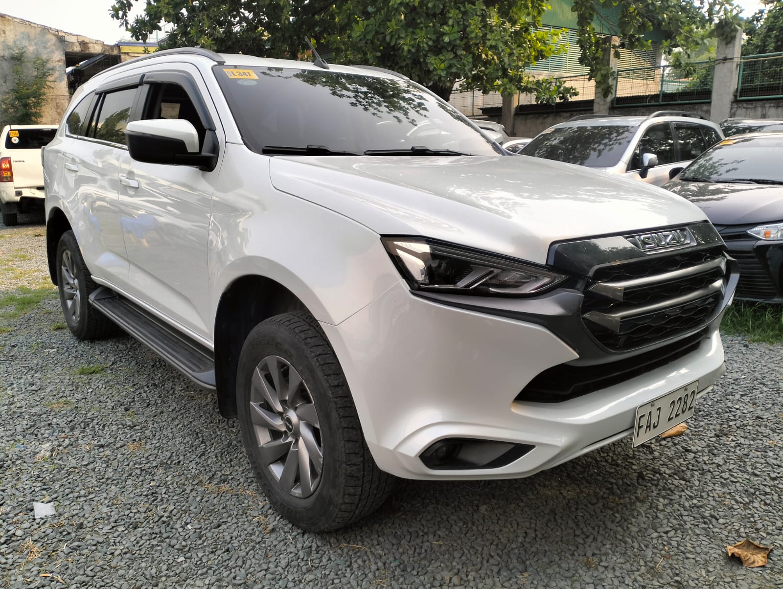 2022 Isuzu MUX 3.0 LS 4x2 AT SUV for sale in Parañaque (FAJ2282) – photo 3