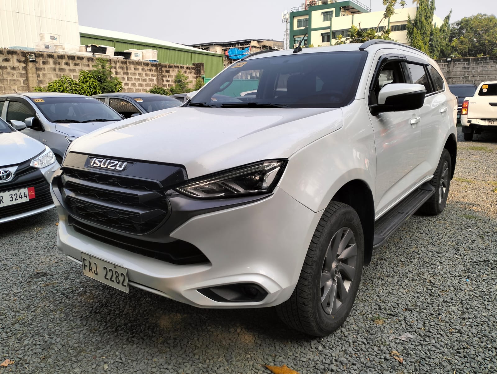 2022 Isuzu MUX 3.0 LS 4x2 AT SUV for sale in Parañaque (FAJ2282) – photo 4