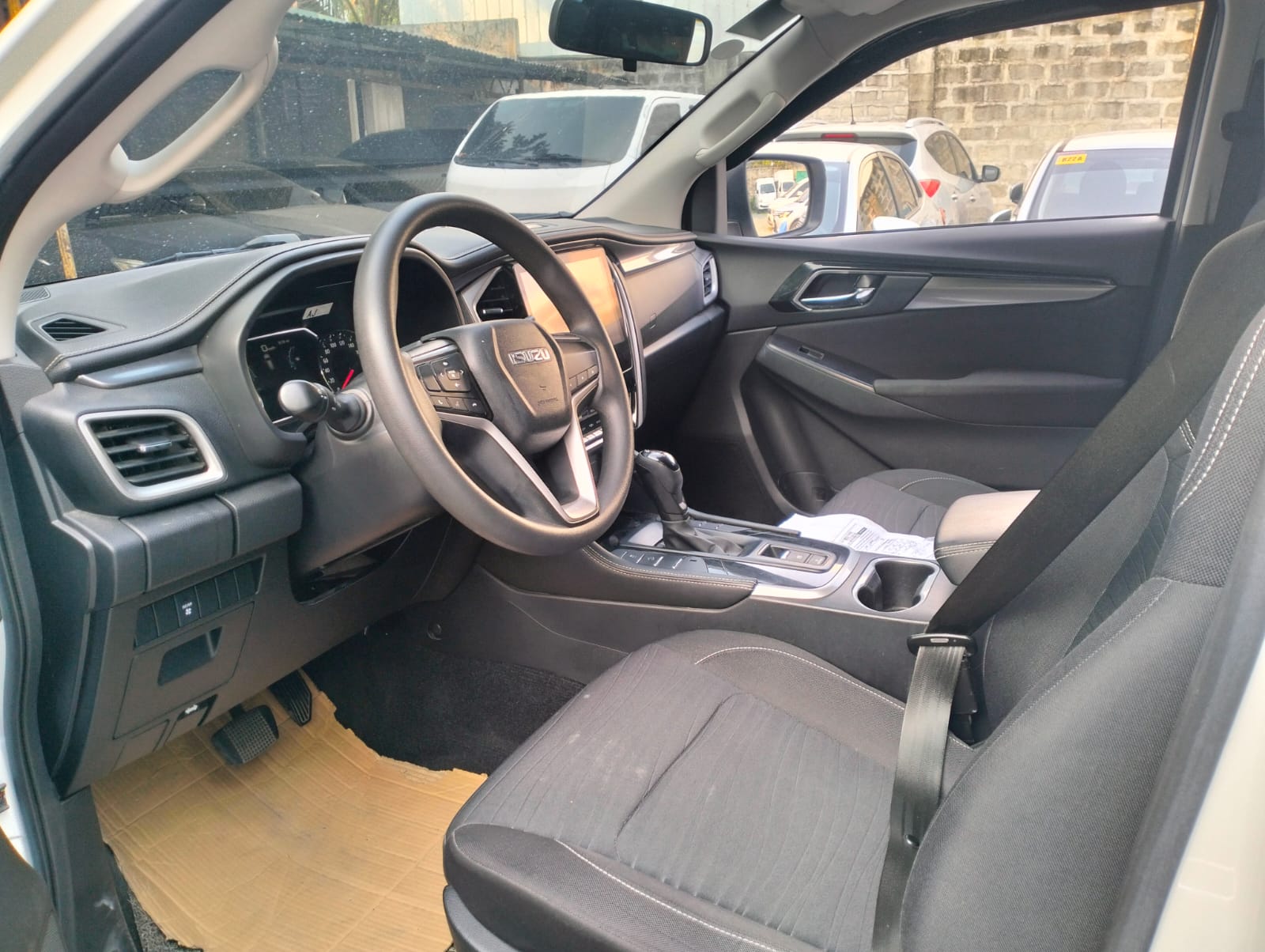 2022 Isuzu MUX 3.0 LS 4x2 AT SUV for sale in Parañaque (FAJ2282) – photo 9
