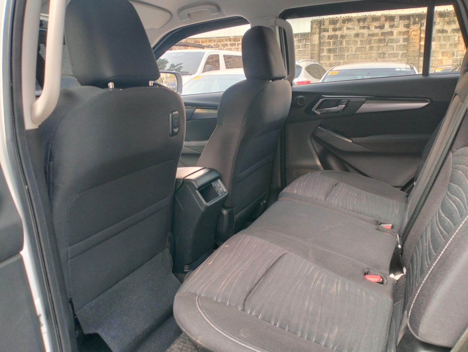 2022 Isuzu MUX 3.0 LS 4x2 AT SUV for sale in Parañaque (FAJ2282) – photo 11