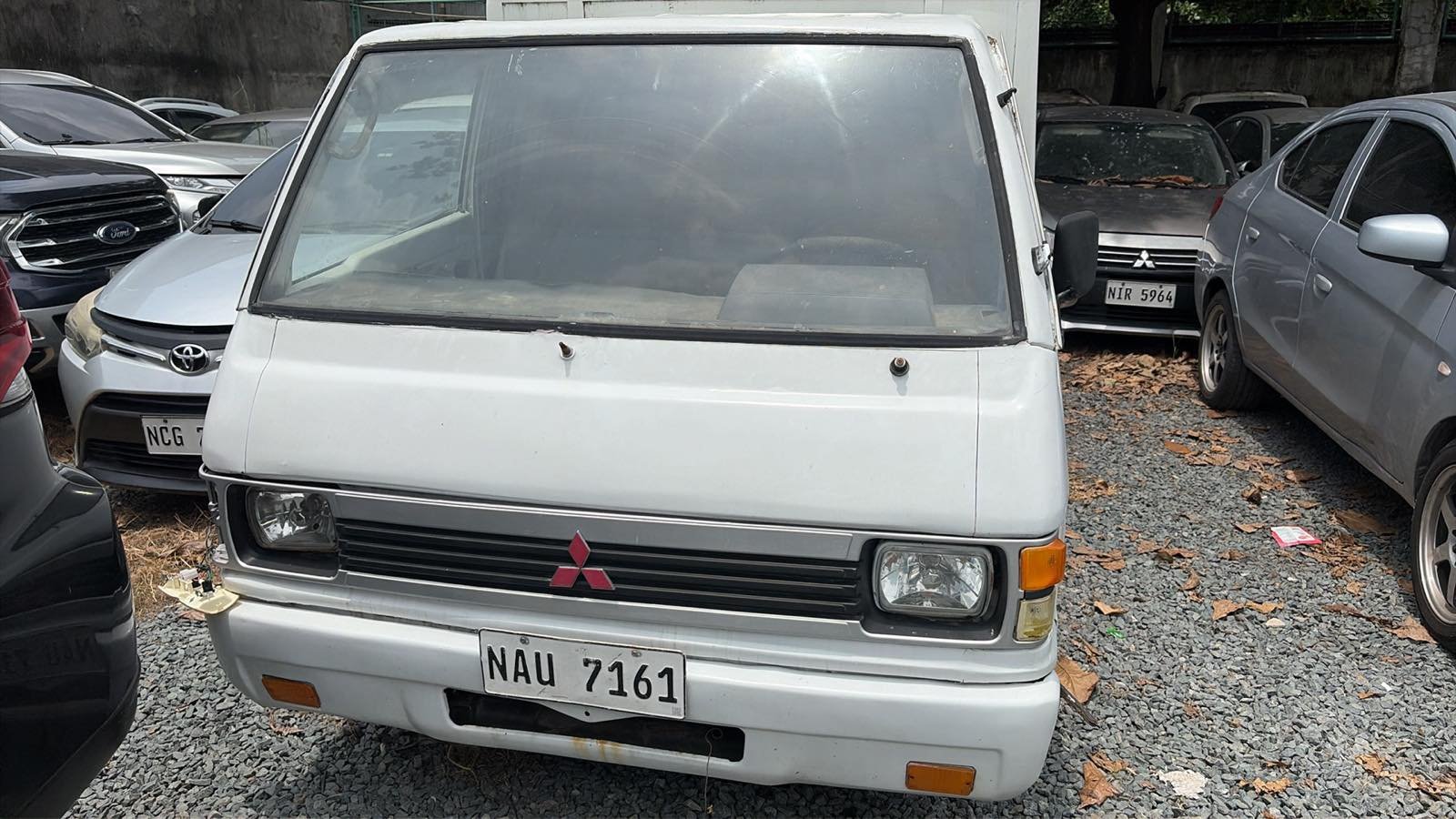 2017 Mitsubishi L300 FB Deluxe MT Van for sale in Parañaque (NAU7161)