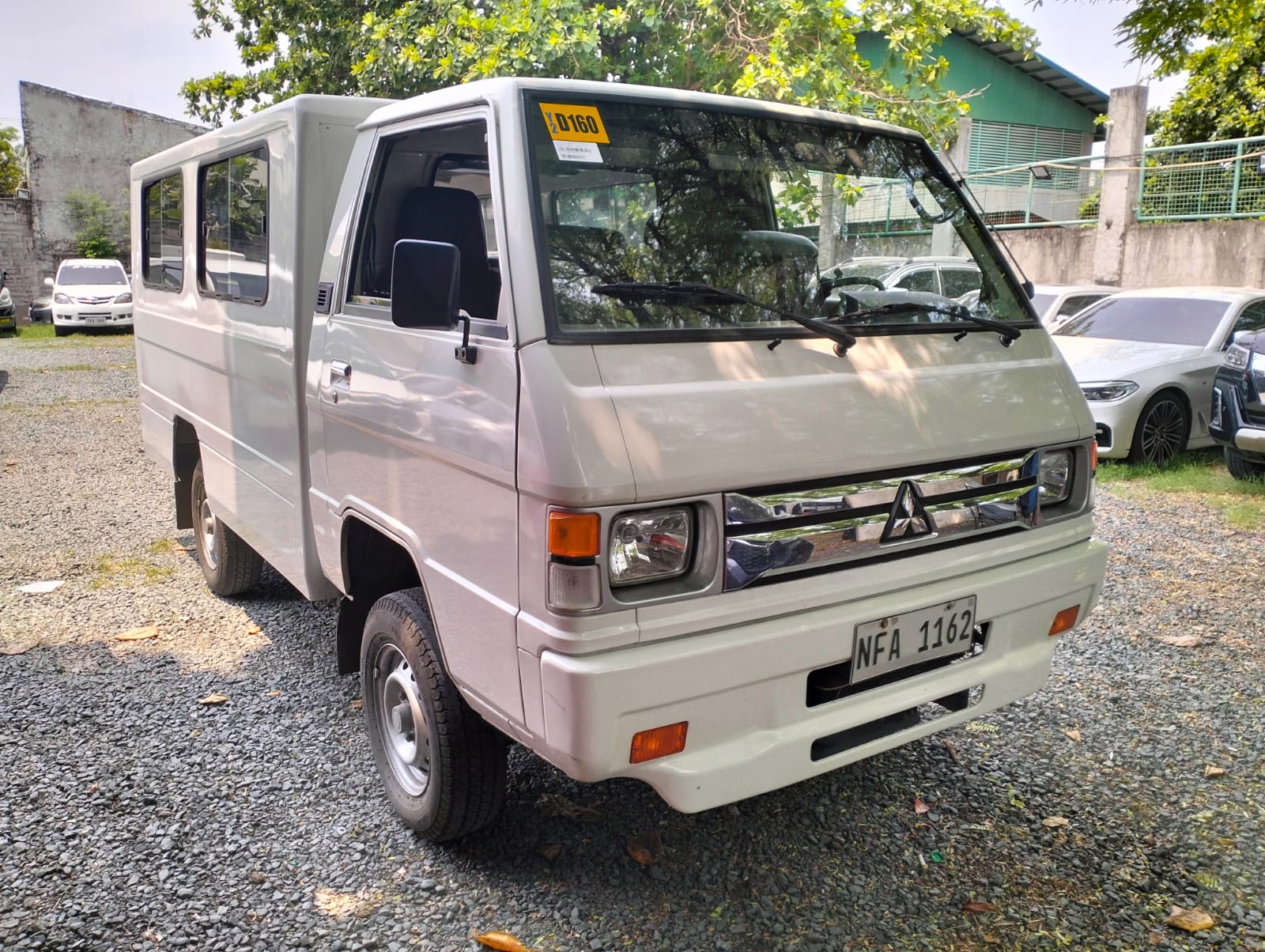 2023 Mitsubishi L300 FB Dual AC MT Van for sale in Parañaque (NFA1162) – photo 3