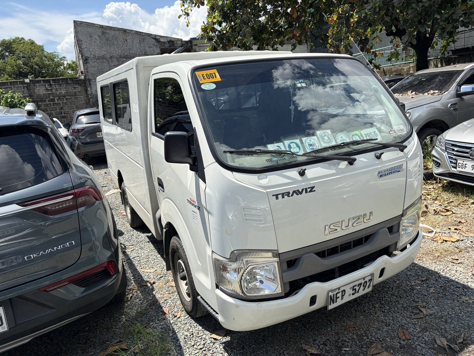 2023 Isuzu Traviz L Van for sale in Parañaque (NFP5797) – photo 2