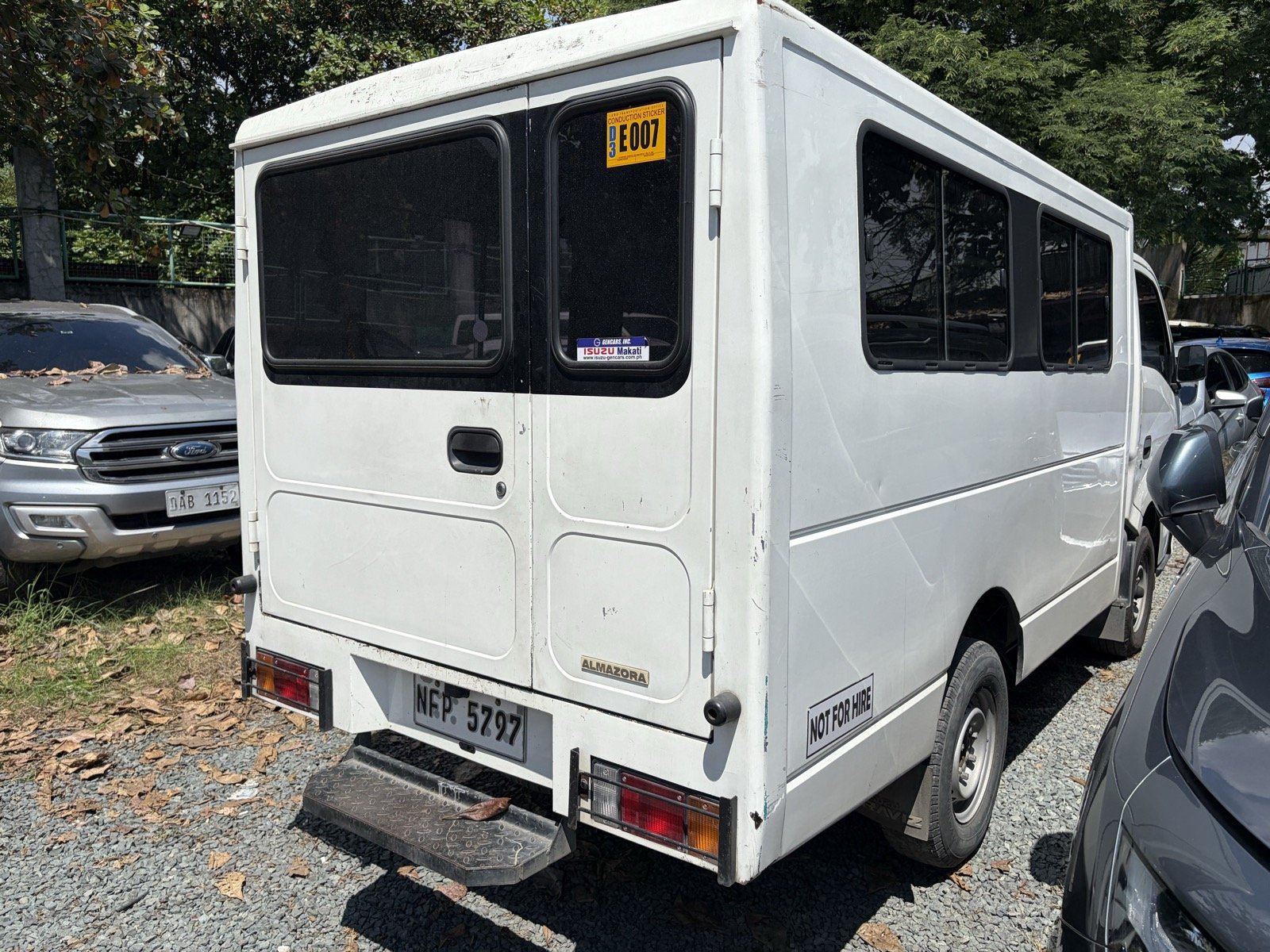 2023 Isuzu Traviz L Van for sale in Parañaque (NFP5797) – photo 4