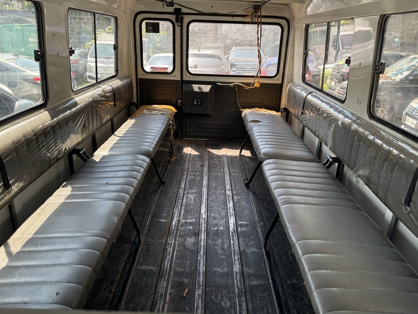 2023 Isuzu Traviz L Van for sale in Parañaque (NFP5797) – photo 5