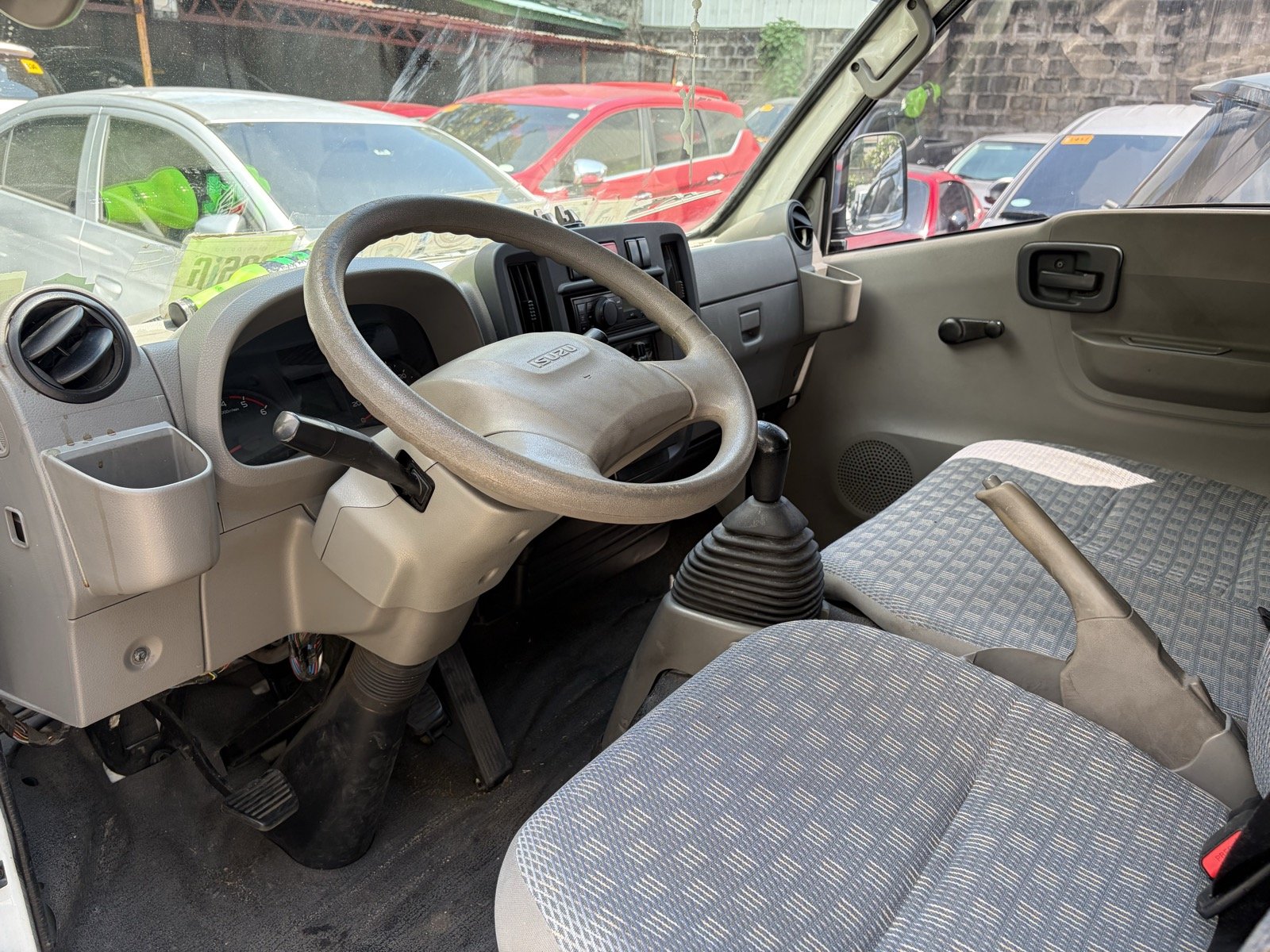 2023 Isuzu Traviz L Van for sale in Parañaque (NFP5797) – photo 6