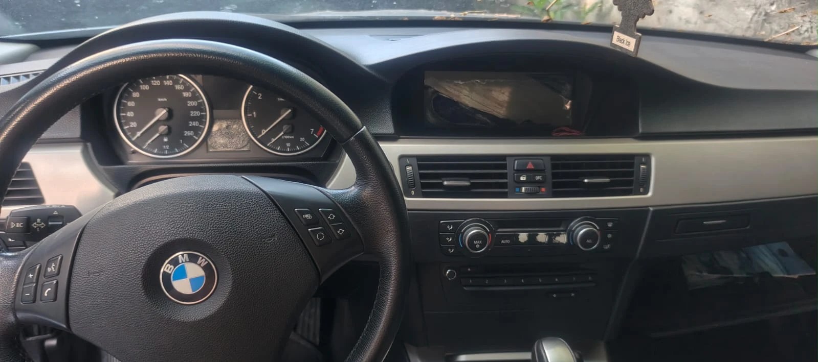 2011 BMW 318i AT Sedan for sale in Parañaque (PQM101) – instrument cluster