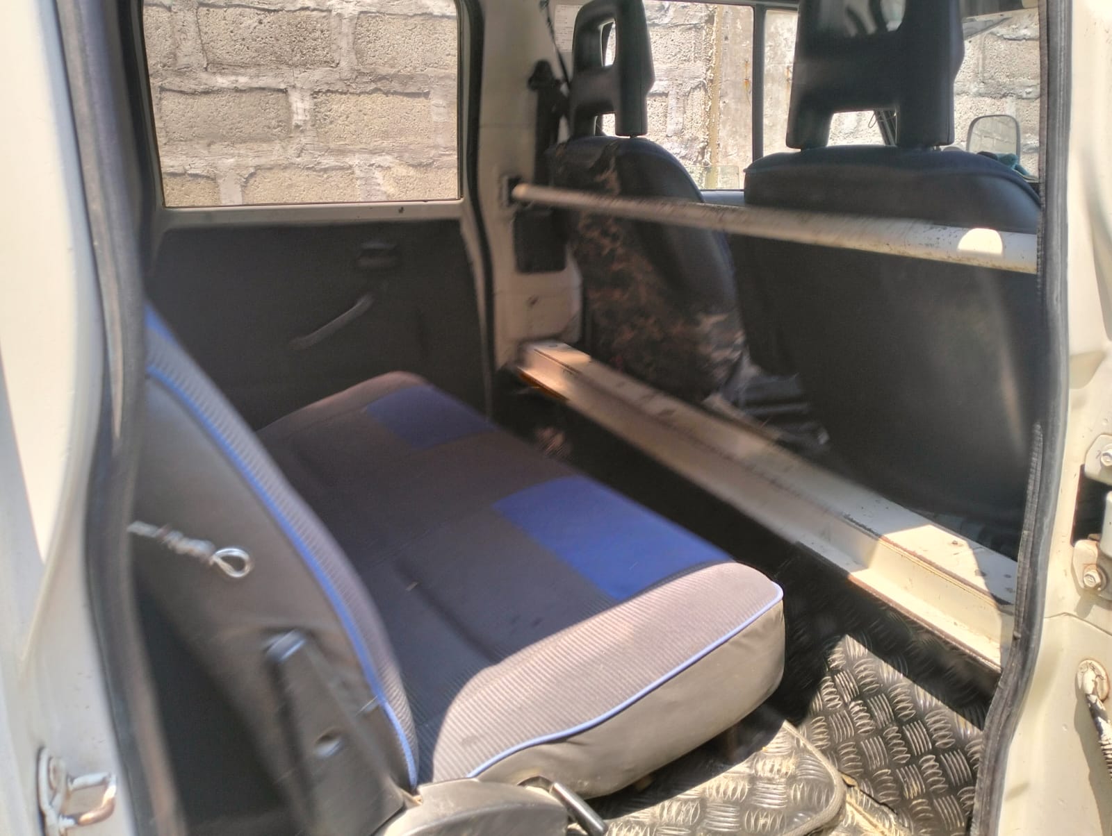 2002 Isuzu Elf DCAB Truck for sale in Parañaque (WNB745) – photo 3